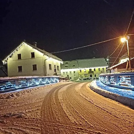 - Kekec Apartament Mojstrana